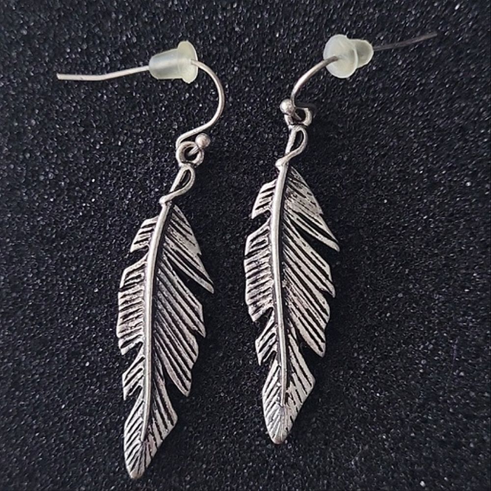 BOHO FEATHER DANGLE EARRINGS 🪶